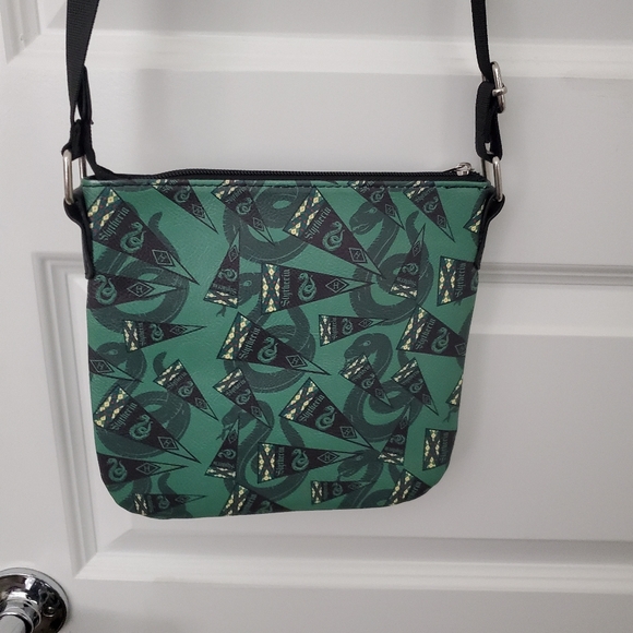 Harry Potter Slytherin  Loungefly Crossbody Bag. - Picture 2 of 9